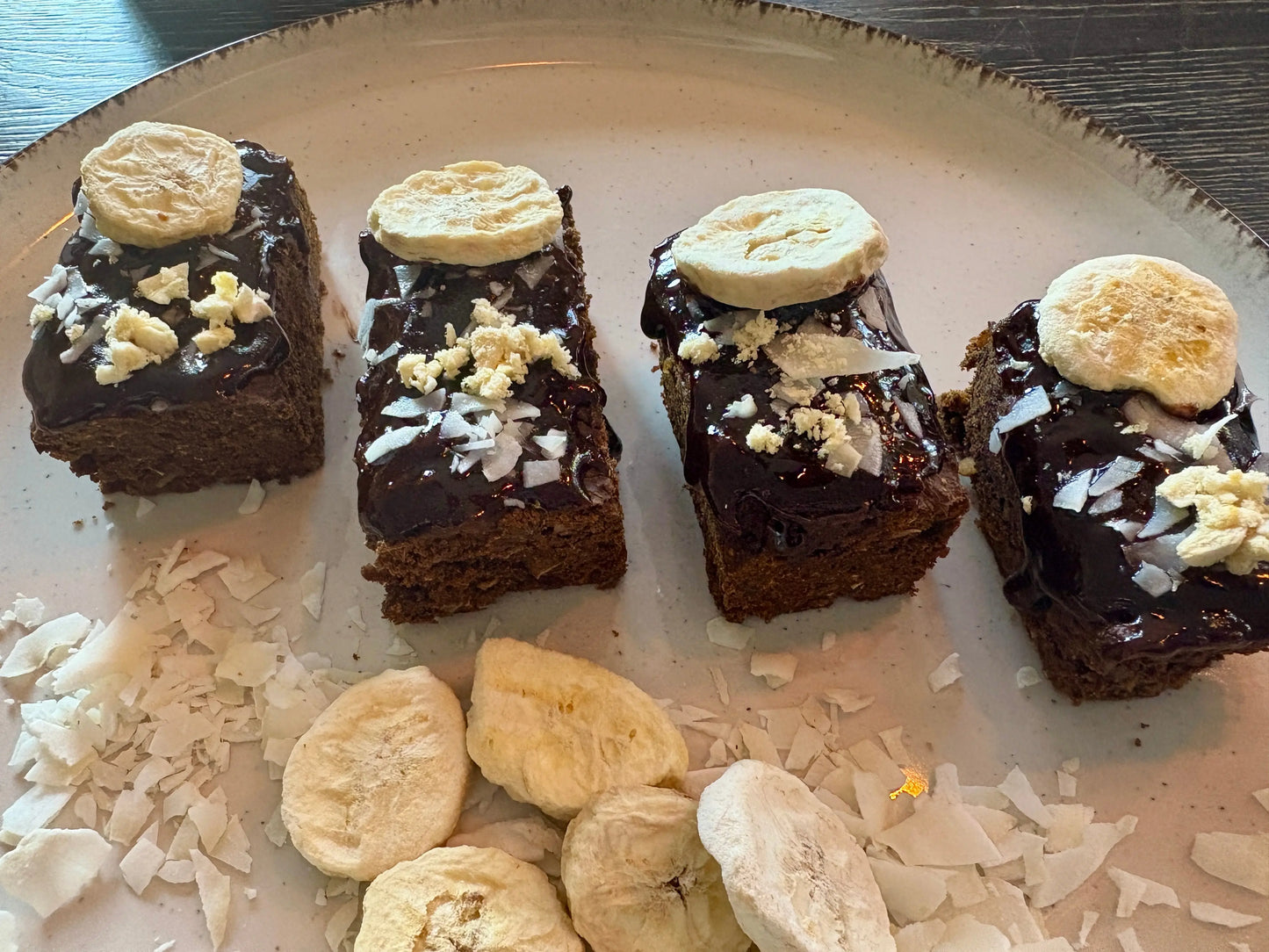 Brownie Coco-Banana Woof Natural - Puro & Simple - Obrador canino artesanal para perros felices