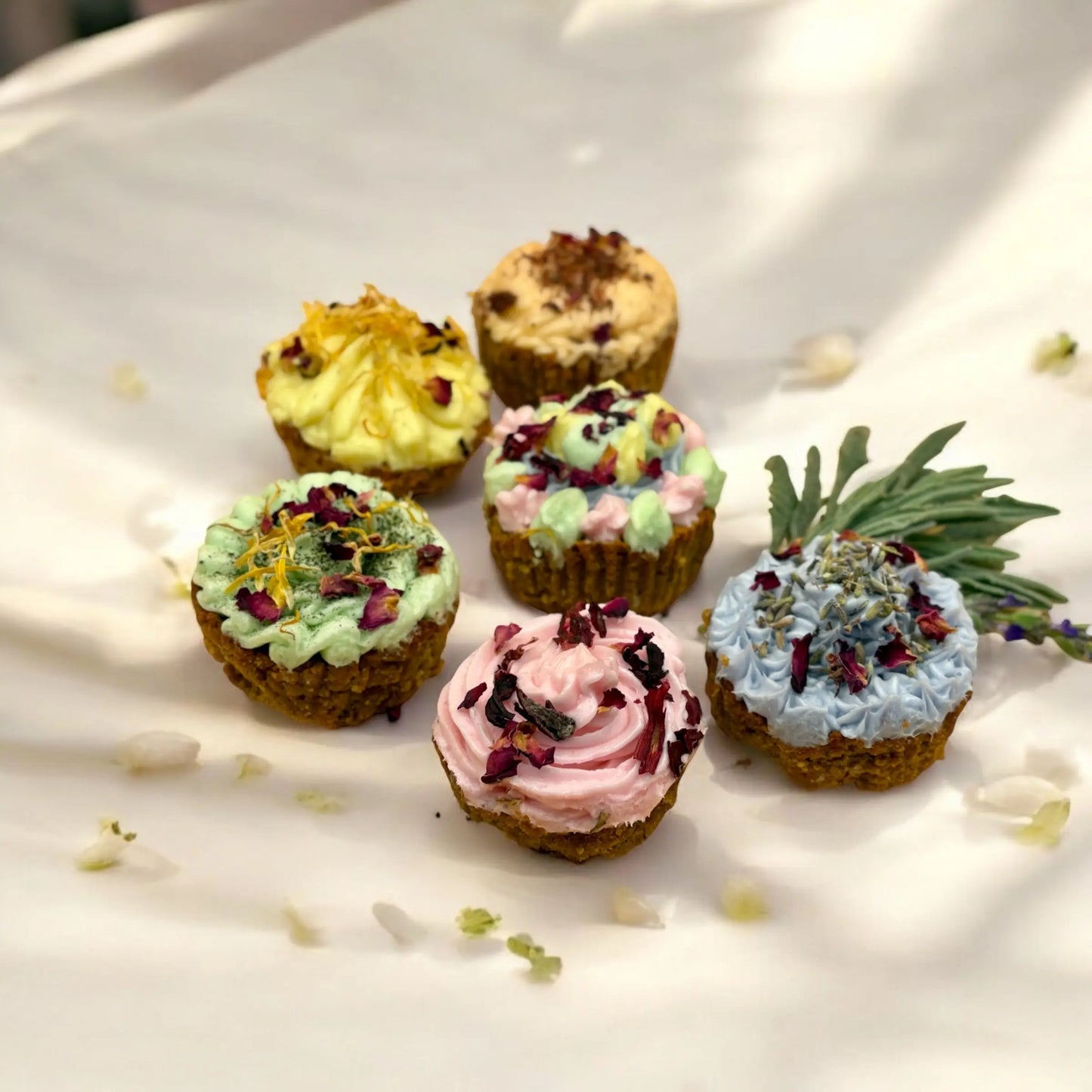 Pupcake Petal Woof Natural - Puro & Simple - Obrador canino artesanal para perros felices