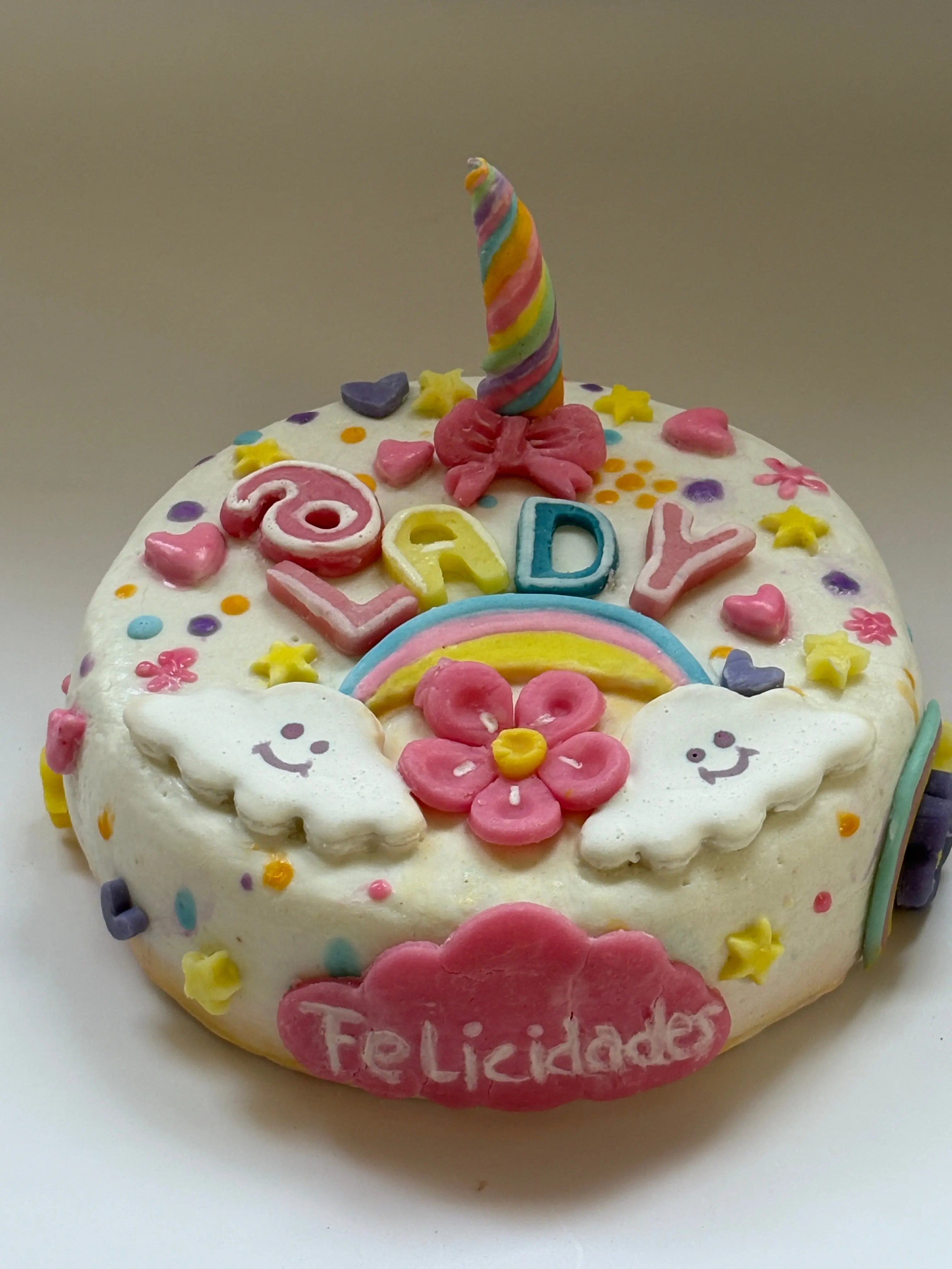 GalleTarta de Cumpleaños - pastel especial para celebrar el cumple de tu fiel amigo Woof Natural - Puro & Simple - Obrador canino artesanal para perros felices