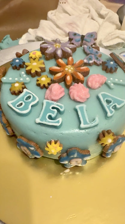 GalleTarta de Cumpleaños - pastel especial para celebrar el cumple de tu fiel amigo Woof Natural - Puro & Simple - Obrador canino artesanal para perros felices